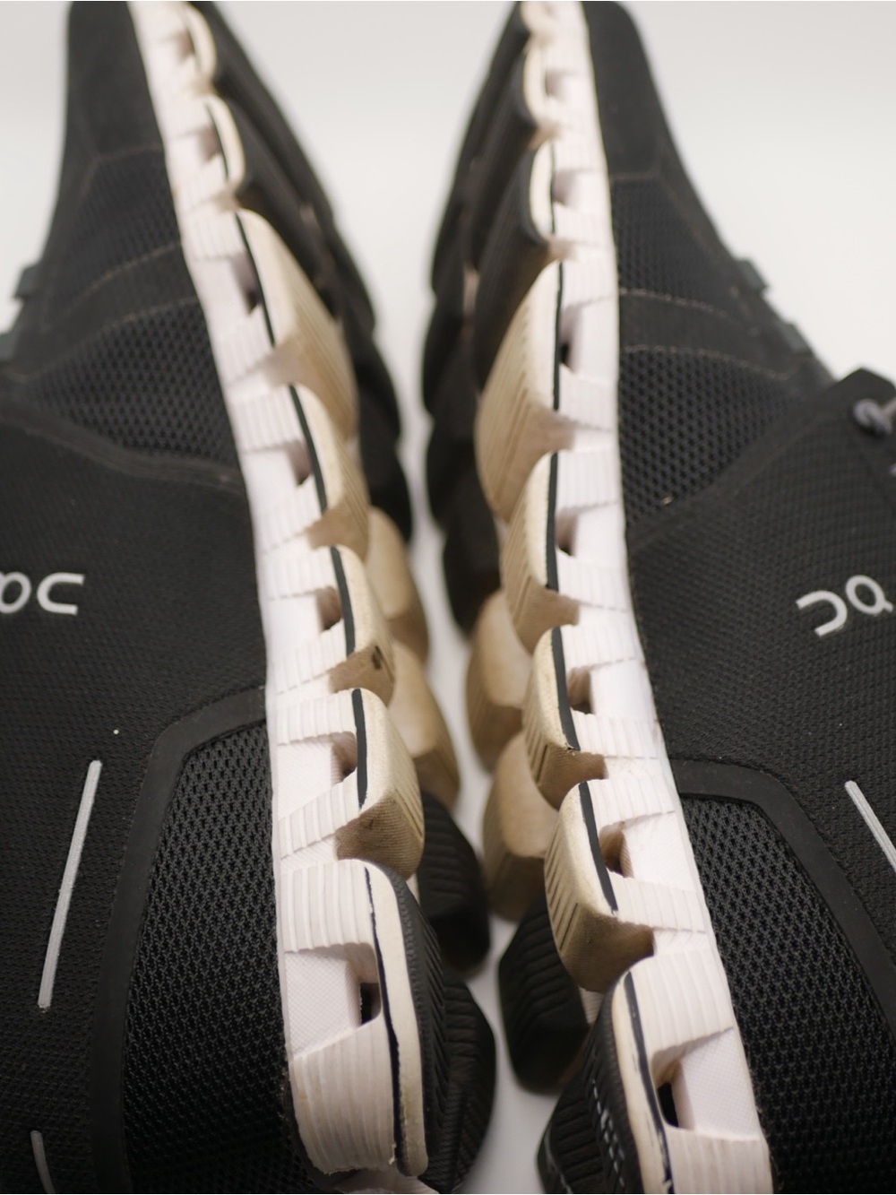 On cloud Running Black Athletic Running Shoes - Picture 7 of 12
